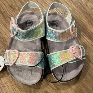 Super cute!! New unworn glitter girls adjustable strap sandals